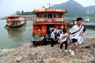 浓眉：我们在防守端有很多沟通错误 老是给对面留出空位